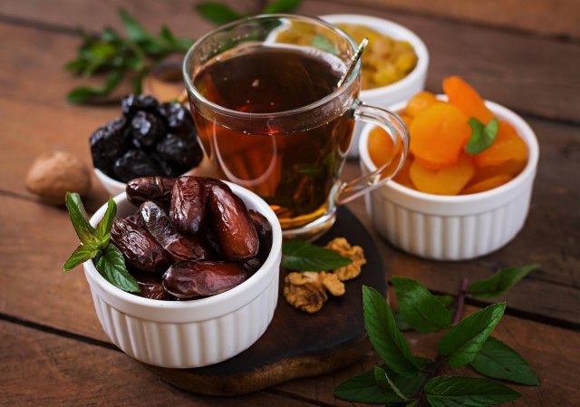Zovu ga eliksir života: Čaj od lista ovog voća pomaže kod visokog pritiska, šećera u krvi, čira...